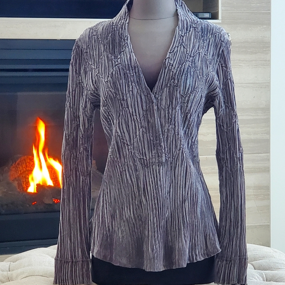 Beautiful long sleeve v-neck top "crushed velvet" material with detail